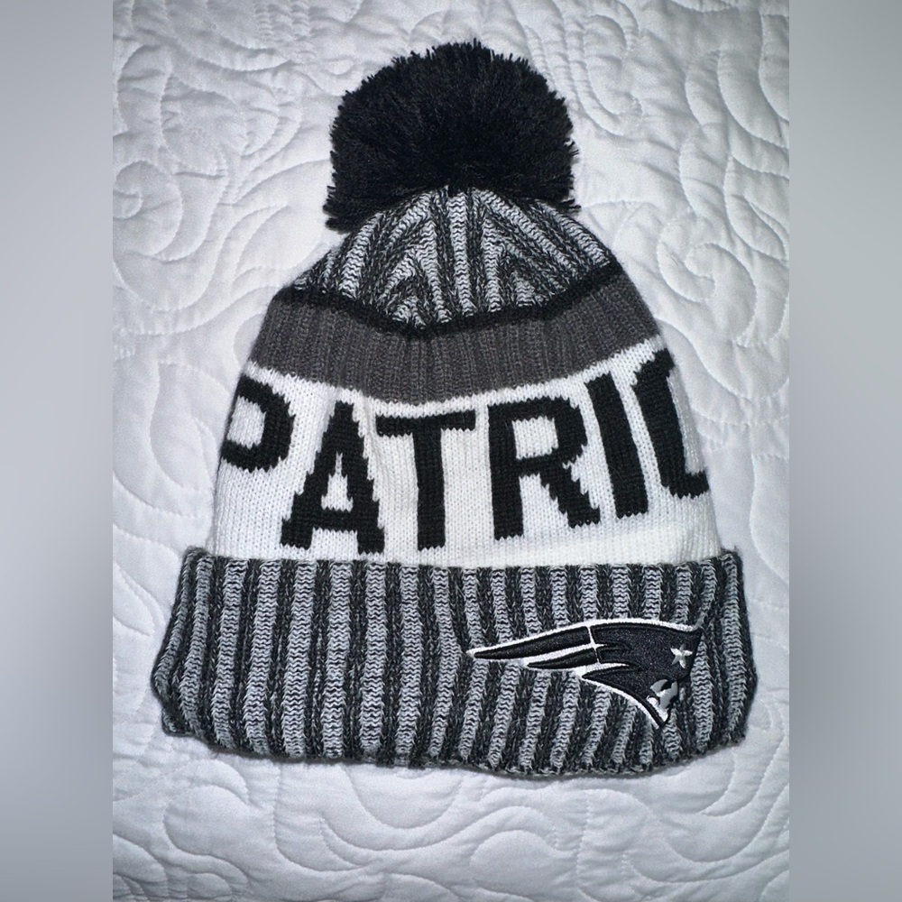 New Era NE Patriots Pom beanie RARE